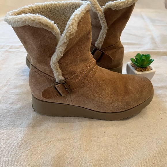 Women’s Size 8 Fur Lined Platform Boot - Picture 9 of 9